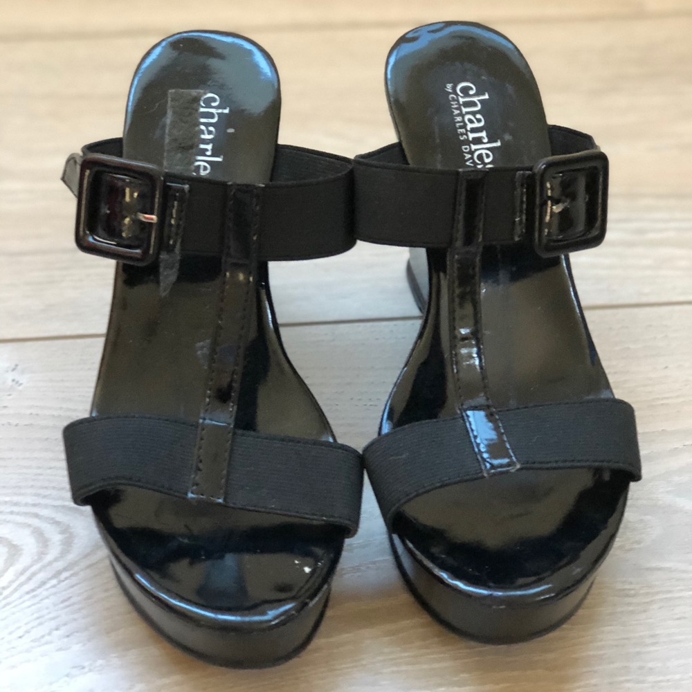 Charles David Wedges size 5